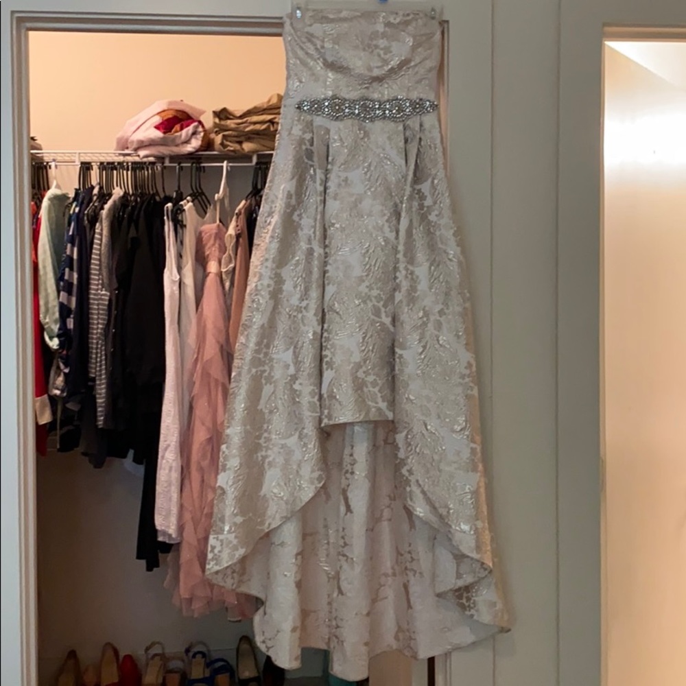 Super adorable hi-low dress